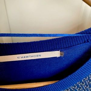 Super cute lightweight sweater. Perfect with white jeans on a summers evening!